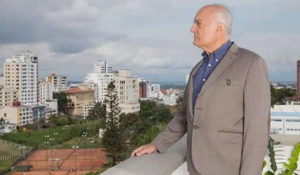 Esta es la historia de Alfredo Hoyos Mazuera, fundador de Frisby Alfredo Hoyos Mazuera, fundador de Frisby