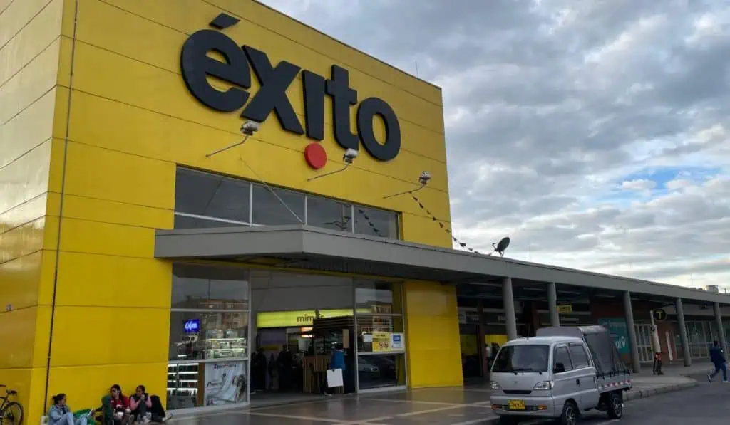 Producto estrella que venden en el Éxito y que cuesta $5.000: Es el favorito de muchos Caso de clienta vs Almacenes Éxito por un iPhone
