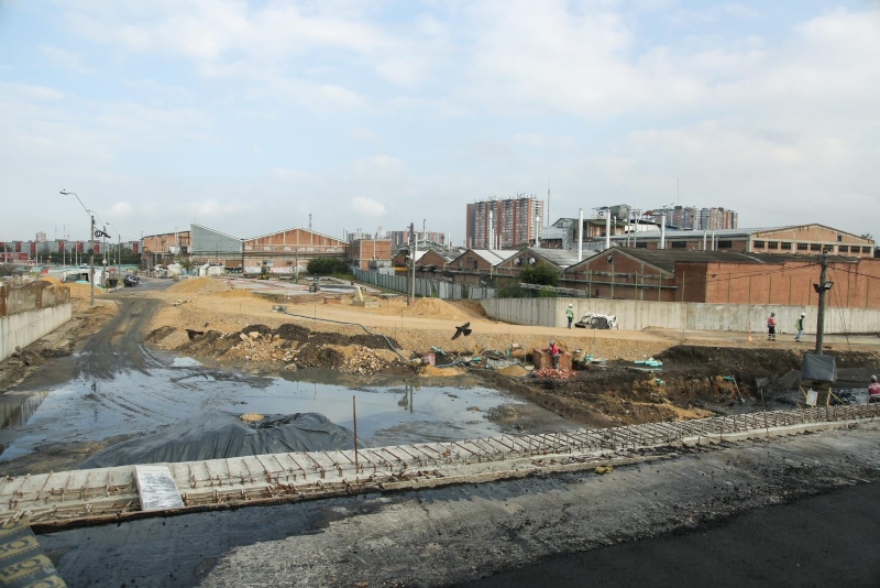 El alcalde de Bogotá, Carlos Fernando Galán, realizó una visita a la obra de infraestructura de la avenida Guayacanes.