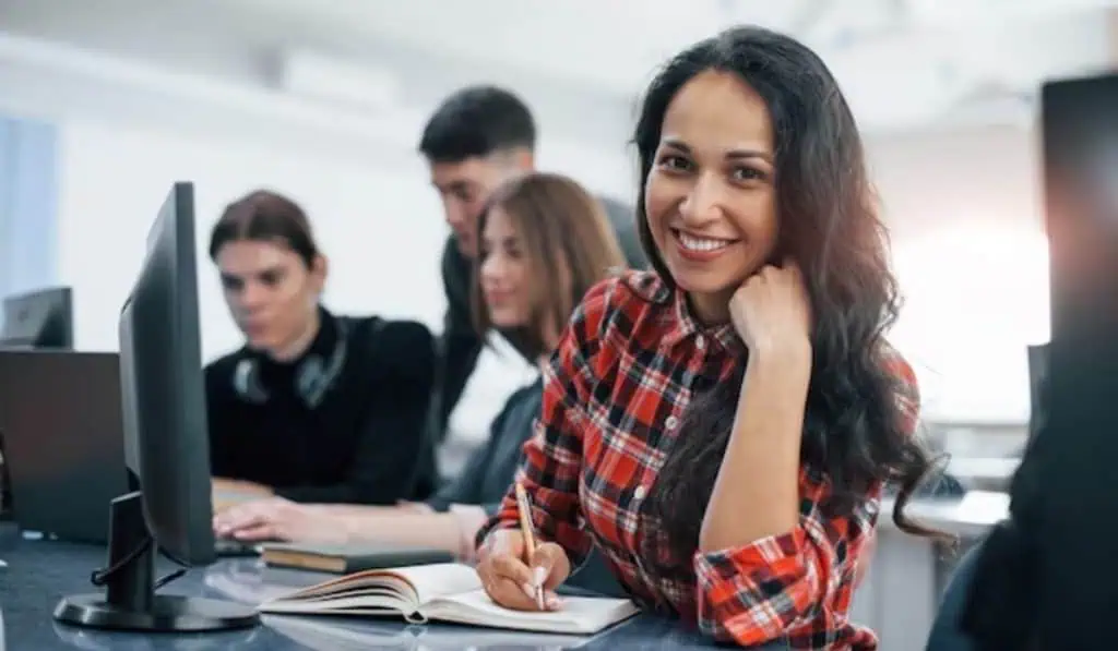 Colfuturo anuncia un crecimiento en el acceso a becas en el país; en 2023 hubo 1.858 seleccionados Becas