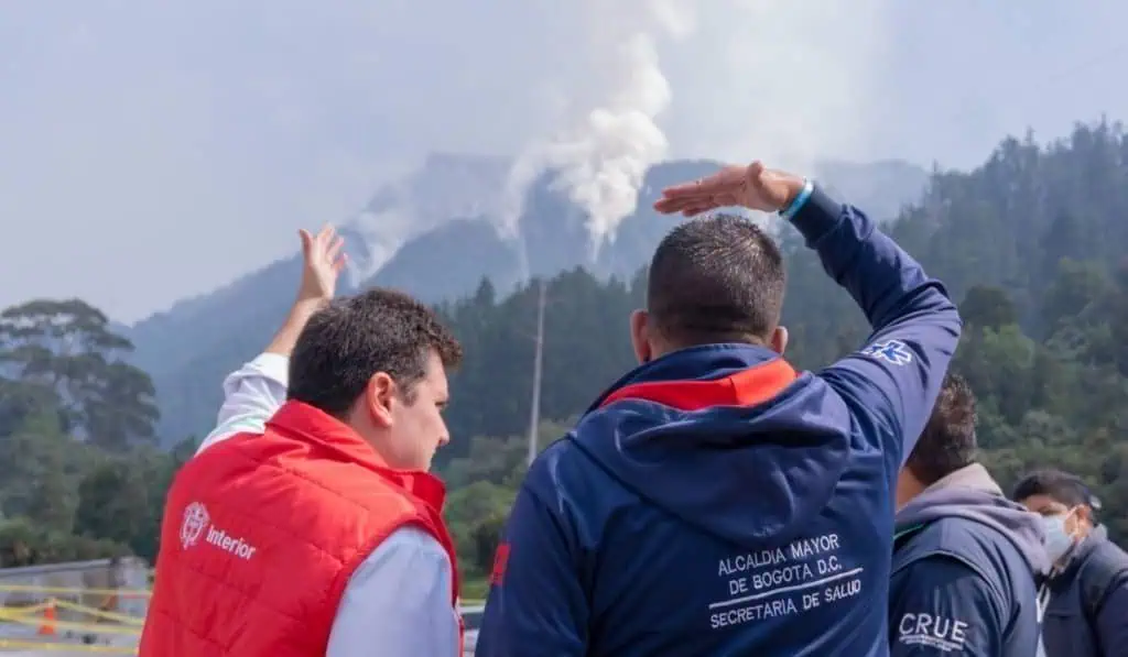 Alerta por incendios: 8 estaciones de medición de aire en Bogotá registran niveles críticos Calidad del aire en Bogotá