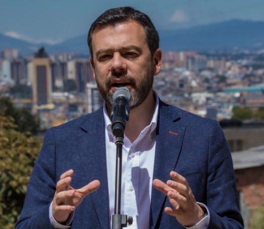 Carlos Fernando Galán, alcalde de Bogotá, en rueda de prensa