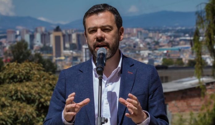 Carlos Fernando Galán, alcalde de Bogotá, en rueda de prensa