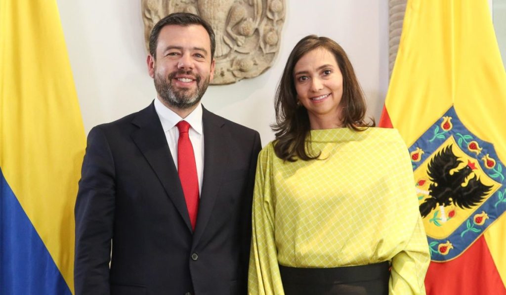 Ana María Cadena secretaria Hacienda de Bogotá Junta ETB