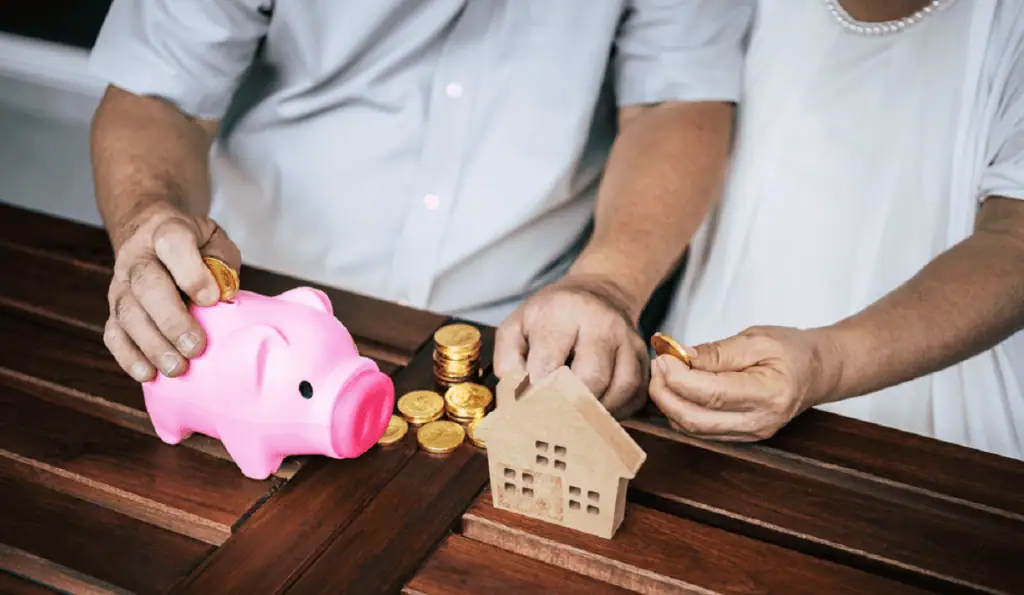 ¿Qué deben saber los pensionados para elegir una cuenta bancaria? Ahorro de los hogares