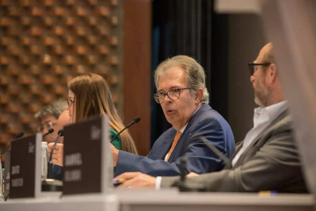 Avance | Accionistas de Sura discuten si continuar con asamblea para cambiar a Junta Directiva Jaime Arrubla presidente Junta Directiva de Grupo Sura en asamblea del 11 de enero