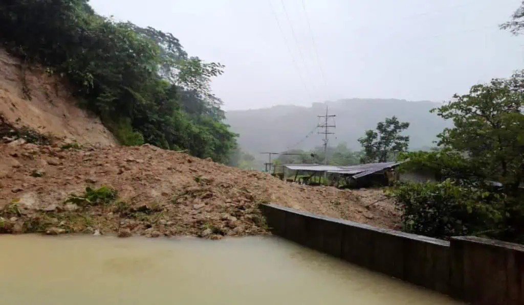 ¿Qué sigue ahora para la vía Medellín - Quibdó tras haberse declarado la situación de desastre? Deslizamiento deja cerca de 40 muertos.