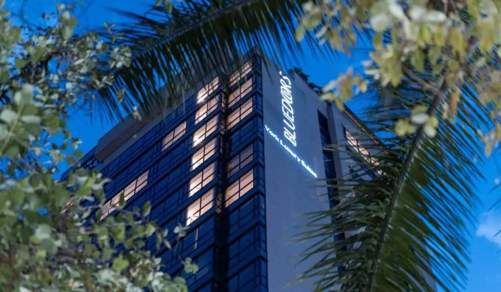 Entrevista | Este es el exclusivo hotel de lujo en Medellín ganador de varios premios internacionales Fachada del Hotel York Luxury Suites