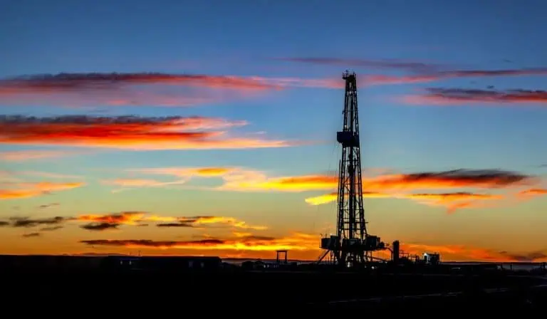 Producción petrolera. Imagen: Terry McGraw de Pixabay