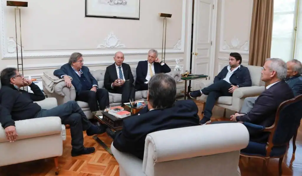Así es el plan del gobierno Petro para destrabar negocio del GEA y Gilinski por Nutresa Reunión de Petro con empresarios en Casa de Nariño enero de 2024