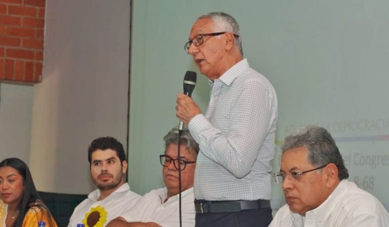 Guillermo Alfonso Jaramillo, ministro de Salud, en una audiencia pública de la reforma a la salud de Colombia