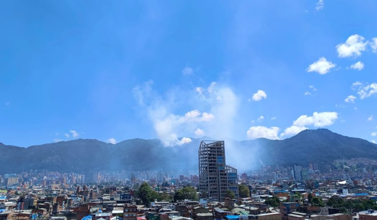 Incendio en los cerros orientales de Bogotá este 22 de enero de 2024