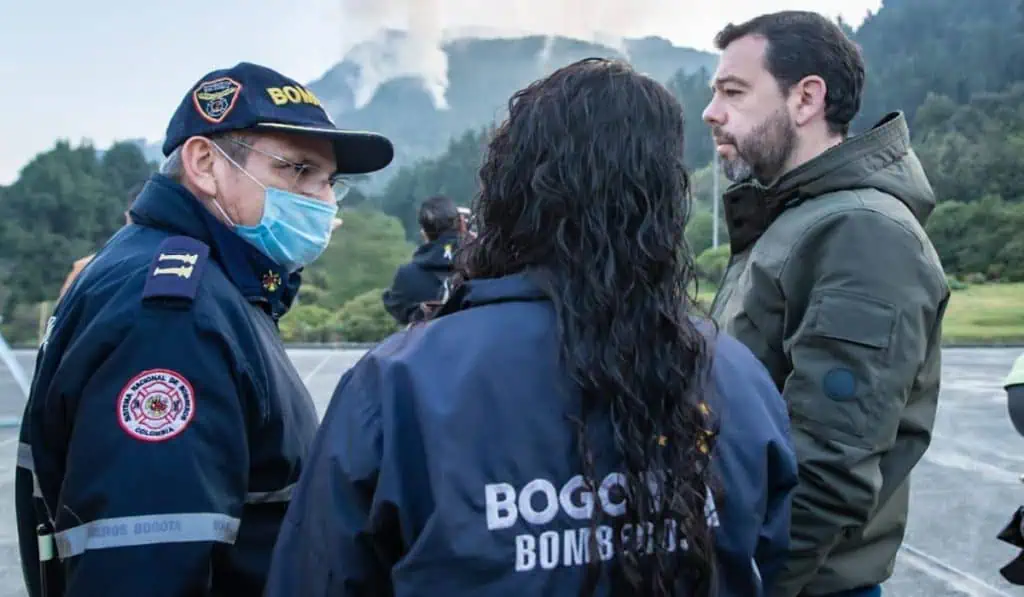 Galán sobre incendio en cerro El Cable: “Todavía no está controlado, pero estamos avanzando” Así se controla el incendio en el cerro El Cable este viernes.