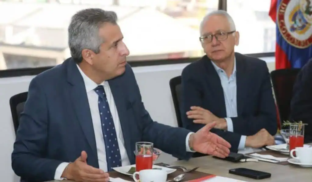 Exministros alertan por posible “colapso” del sistema de salud en el gobierno Petro Ministros del Interior y de Saalud del gobierno Petro