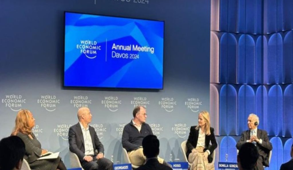 MinHacienda en Davos. Foto: MinHacienda.