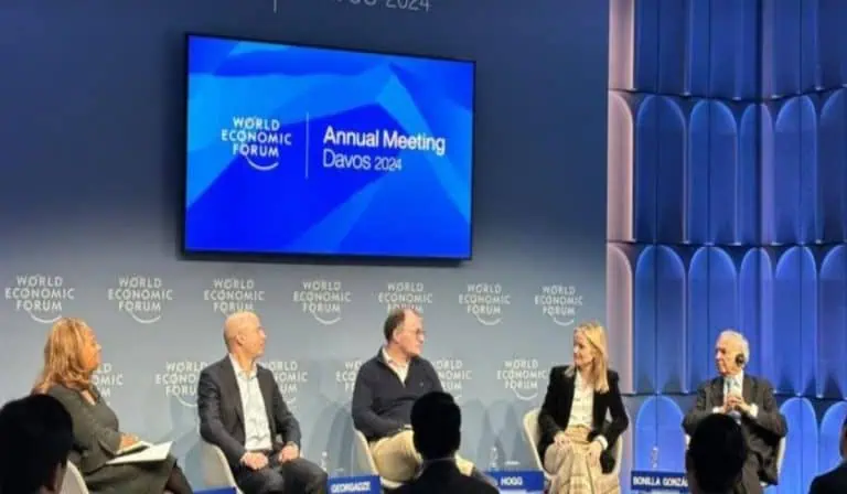 MinHacienda en Davos. Foto: MinHacienda.