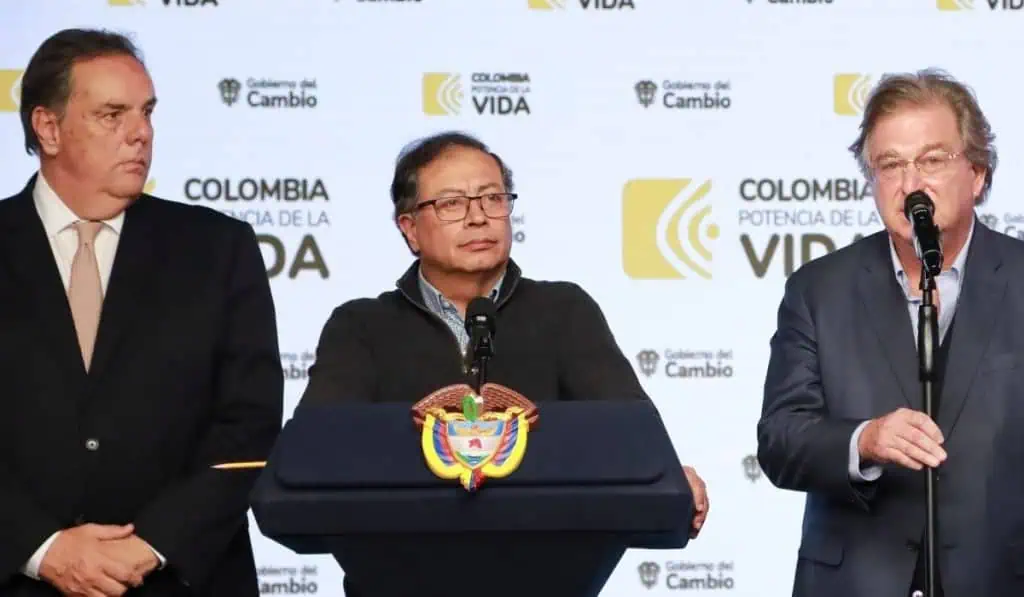 Negocio GEA - Gilinski: se viene nueva OPA por Nutresa y no habrá OPA por Sura ni Argos Jorge Mario Velásquez, Gustavo Petro y Jaime Gilinski OPA Gilinski Nutresa