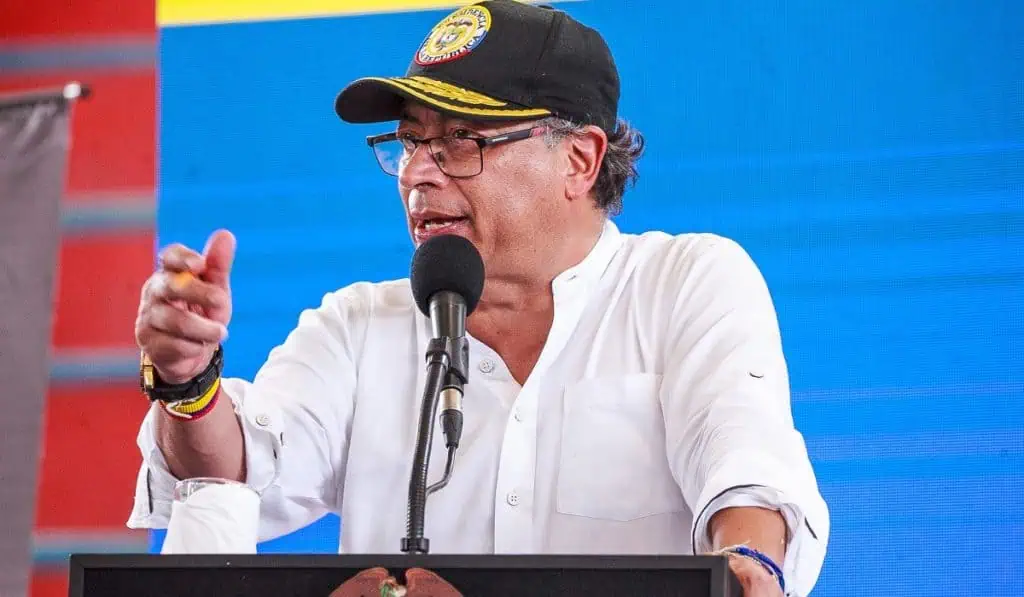 Petro ordena inicio de los CAPS como parte del modelo preventivo de la reforma de salud Presidente Gustavo y el sistema de salud en Colombia.
