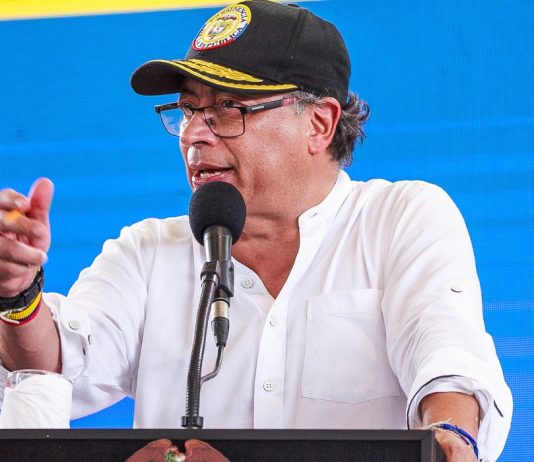 Presidente Gustavo y el sistema de salud en Colombia.