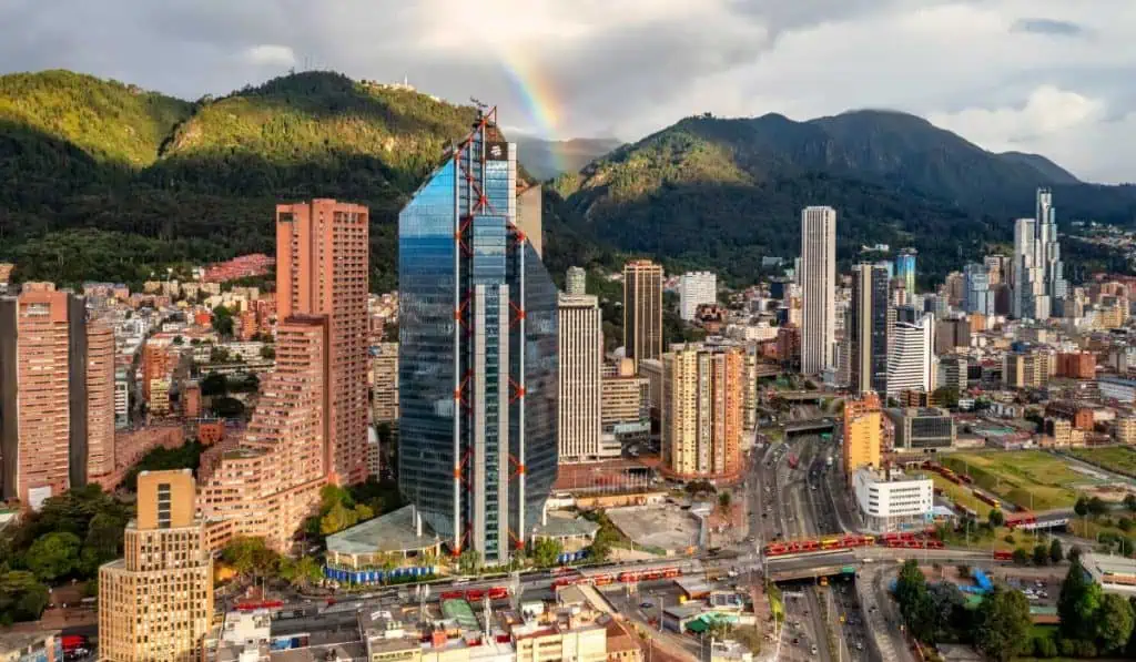 La torre más alta de Colombia y un nuevo centro cultural se construirán en Bogotá Fitch asignó calificación AAA al Distrito de Bogotá
