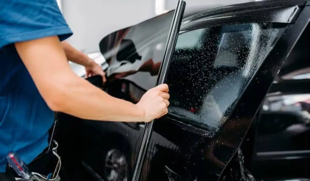¿Cuánto puede ser la multa por tener los vidrios polarizados de un vehículo en Colombia? vidrios polarizados