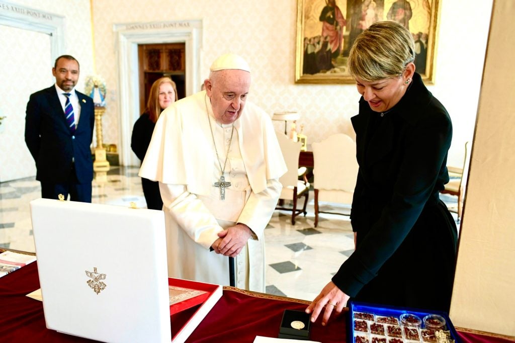 Verónica Alcocer en el Vaticano