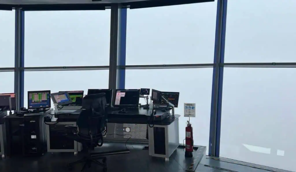 Industria aérea de Colombia habla sobre lo que necesita El Dorado para aumentar su capacidad hoy y a futuro Torre de control aeropuerto El Dorado