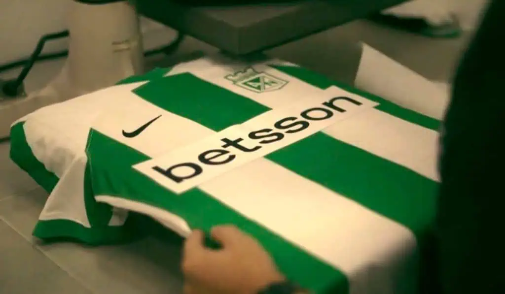 Atlético Nacional cambia su patrocinador principal, llega Betsson por Postobón Atlético Nacional reemplaza a Postobón con Betsson como patrocinador principal.