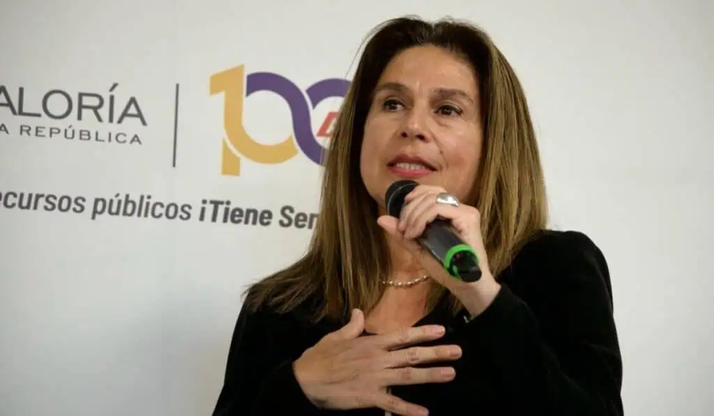 Otro ministro de Petro investigado: MinTransporte deberá responder por contrato en puerto de Buenaventura Carolina Barbanti, presidenta (e) de la ANI, en un evento de la Contraloría