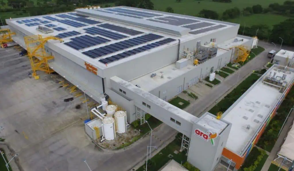 El plan de Ara para instalar paneles solares en centros de distribución y cientos de tiendas CEDI Tiendas Ara