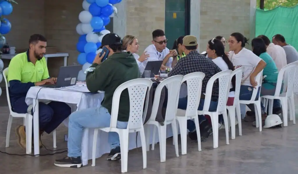 Estos segmentos generaron más empleo en Colombia en enero del 2024 Aris Mining feria de empleo