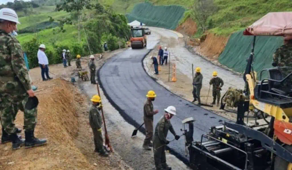 Presidente Petro propone nuevamente reformar el sistema de vigencias futuras en Colombia Ingenieros militares y del Ejército