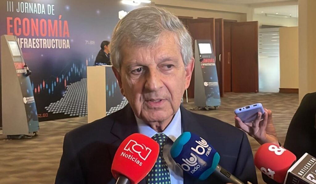 Juan Martín Caicedo, presidente de la Cámara Colombiana de la Infraestructura (CCI), en rueda de prensa