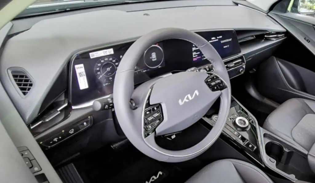 Entrevista | Con vehículos híbridos y eléctricos, y lanzándose al mercado de las pickup, Kia apunta a ser la número 1 en Colombia KIA