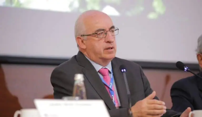 Leonardo Villar, gerente del Banco de la República, habló del salario mínimo en Colombia del 2025