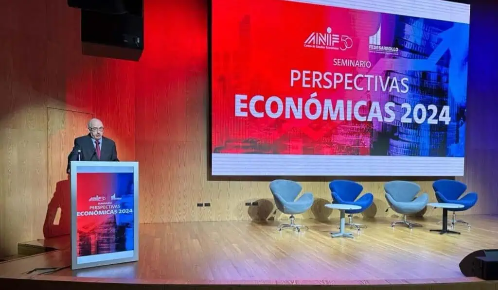 Gerente BanRep: incertidumbre e inflación son argumentos para cautela en tasas Leonardo Villar, gerente del Banco de la República de Colombia