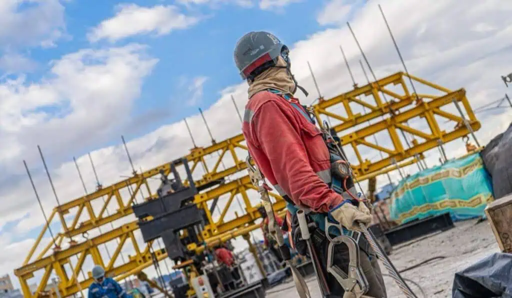 Vuelve y baja la jornada laboral en Colombia en menos de un mes: Todo lo que debe saber jornada laboral en Colombia