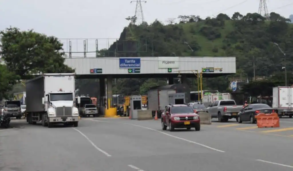 Gobierno Petro ordenará no instalar nuevos peajes en Colombia; afectará megaproyectos Precio de los peajes en Colombia