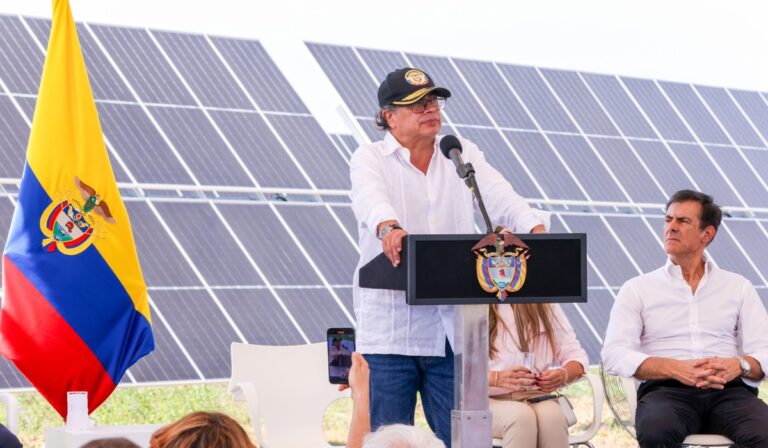 Alertan por participación del Gobierno Petro en marchas contra el sector de energía en Colombia
