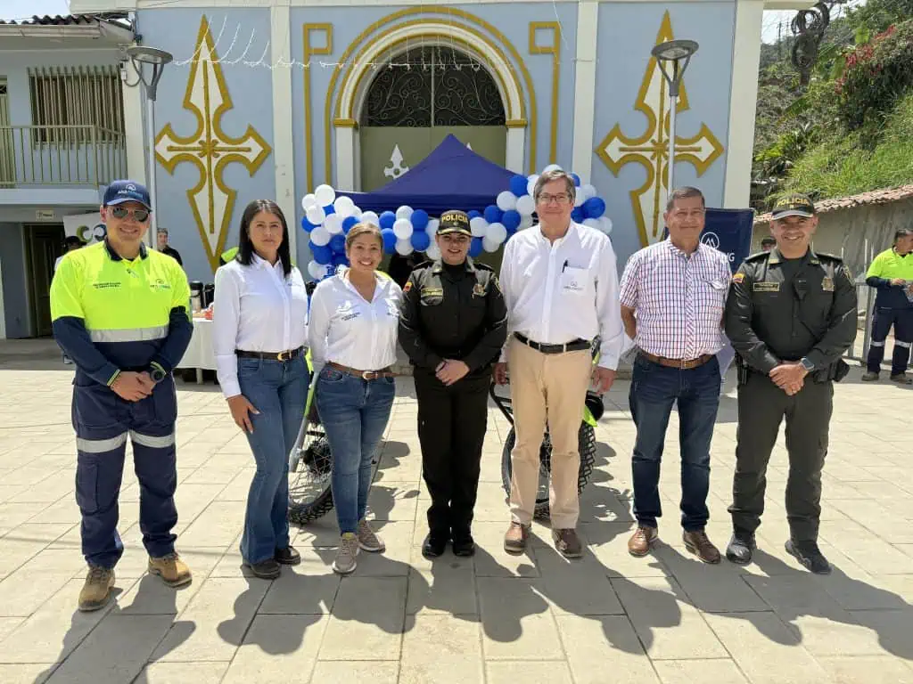 Aris Mining refuerza su compromiso con el desarrollo sostenible de Marmato, Caldas Representantes de Policía de Marmato, Alcaldía de Marmato y Aris Mining