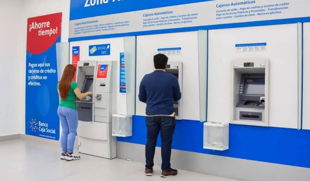 Entrevista | Banco Caja Social revela novedosos planes de ahorro y millonaria inversión en tecnología Banco Caja Social cajero