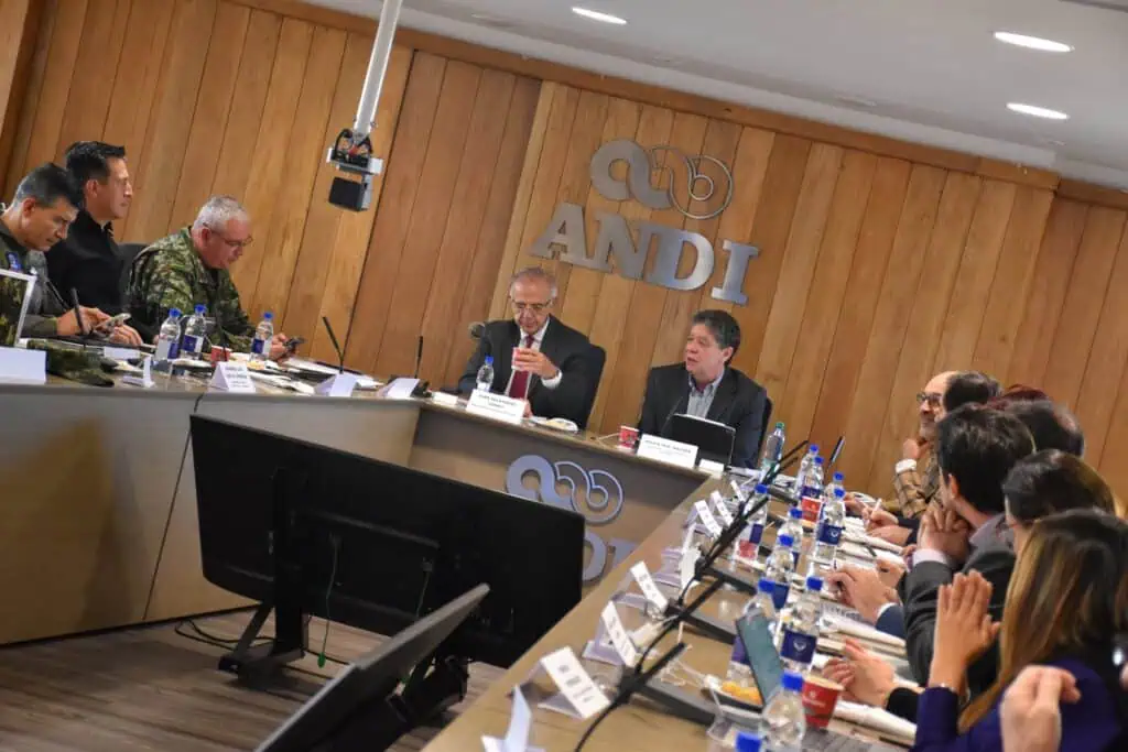 Empresarios se reúnen con Ministerio de Defensa para abordar aumento de inseguridad en Bogotá Reunión entre ANDI y MinDefensa