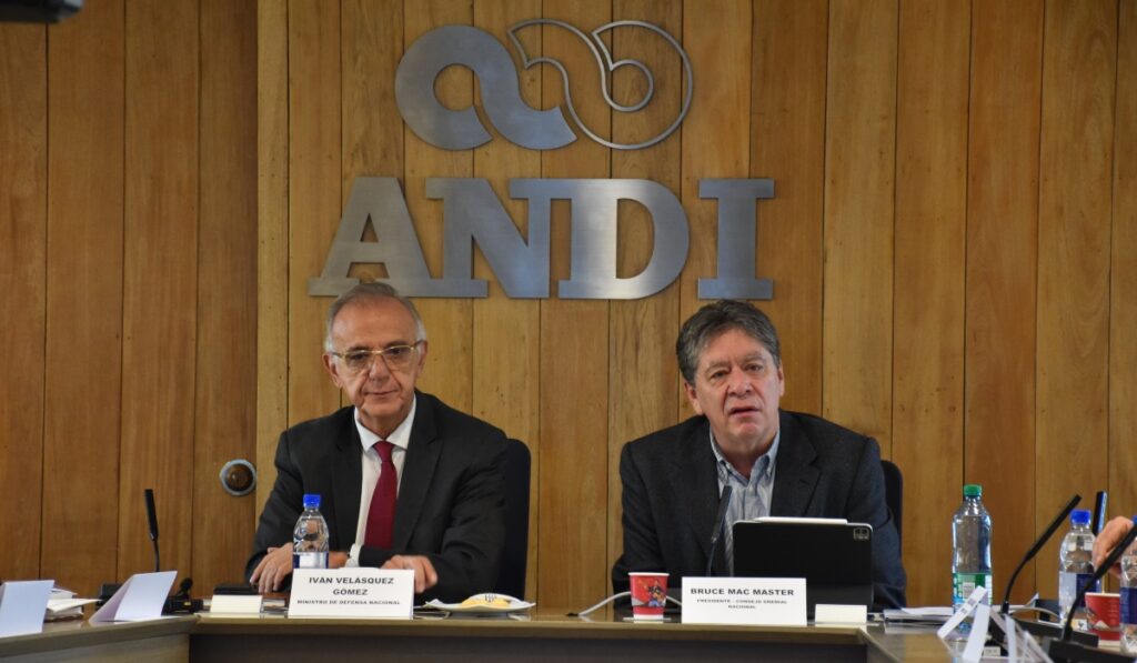 Reunión sobre sutución de inseguridad en Bogotá