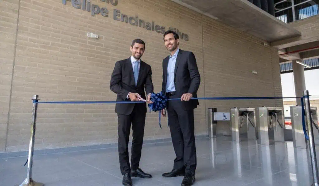 Nuevo centro de distribución desarrollado por Visum Capital se convierte en uno de los más innovadores de Colombia Anuar Pérez, CEO de Visum Capital, y Patricio Romeo, Director de Logística y Cadena de Suministro de Falabella Colombia.