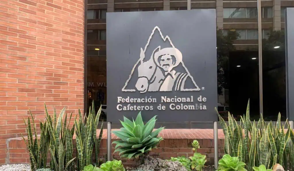 Altos precios del café afectan recursos del fondo en Colombia: Gobierno pide convocar reunión FNC