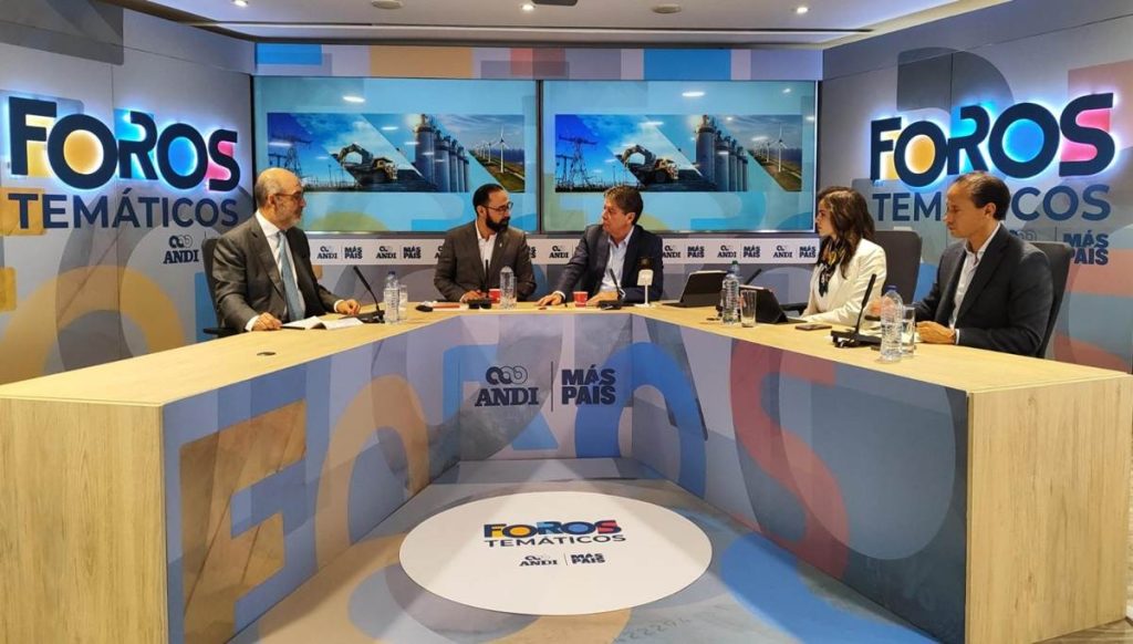 Ministro de Minas anuncia más recursos para salvar electrificadoras en Colombia