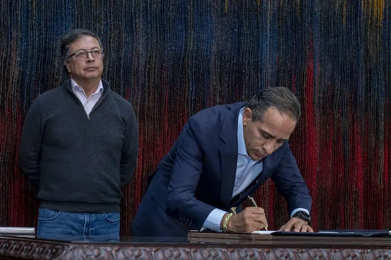 DNP acelera acciones del Plan Nacional de Desarrollo de Petro Posesión de Alexander López como director del DNP.