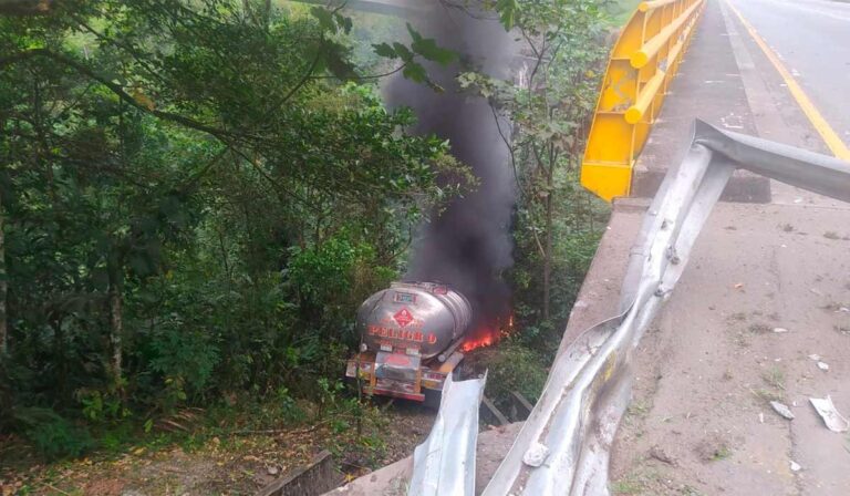 Un carrotanque causó accidente en la vía al Llano este martes