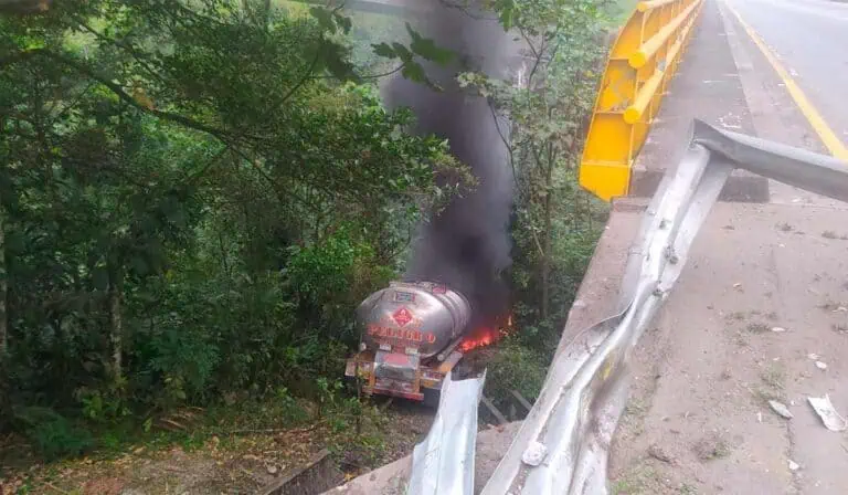 Un carrotanque causó accidente en la vía al Llano este martes