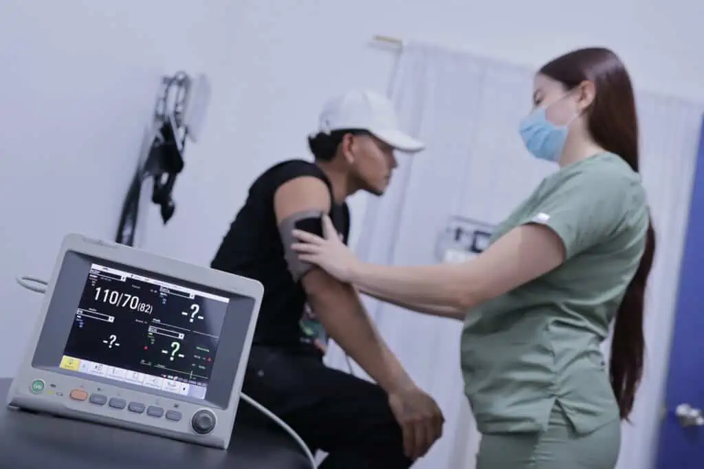 Sistema de salud colombiano iniciaría 2025 con un déficit de $19,7 billones Sistema de salud colombiano